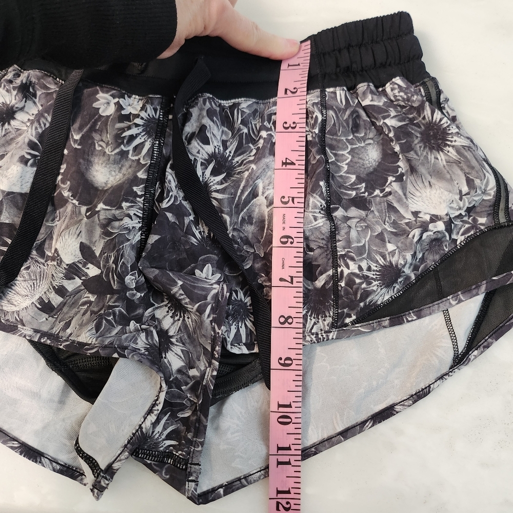 LULULEMON Hotty Hot  Floral Black and Gray Women's  Shorts - Picture 7 of 9